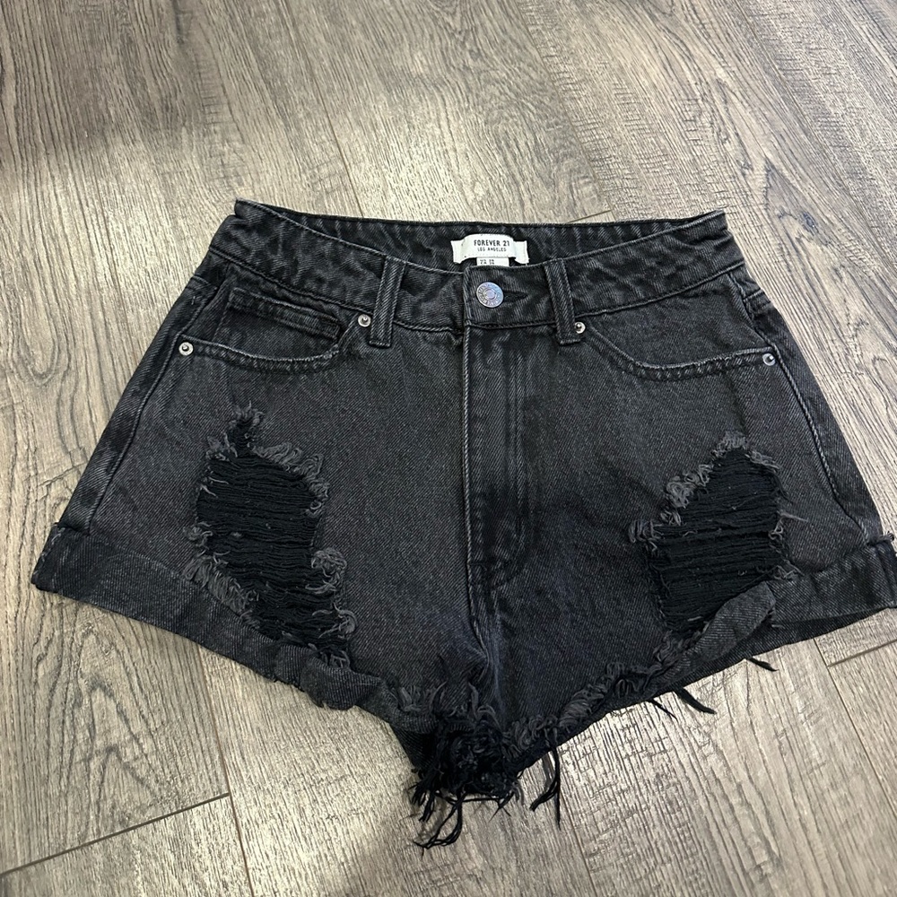 NWOT- Forever 21 Concert Shorts -26- Black